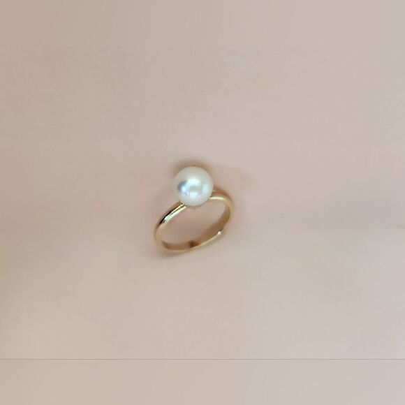 Solitaire White Pearl Ring in 14k Yellow Gold Size 7 - Picture 3 of 6